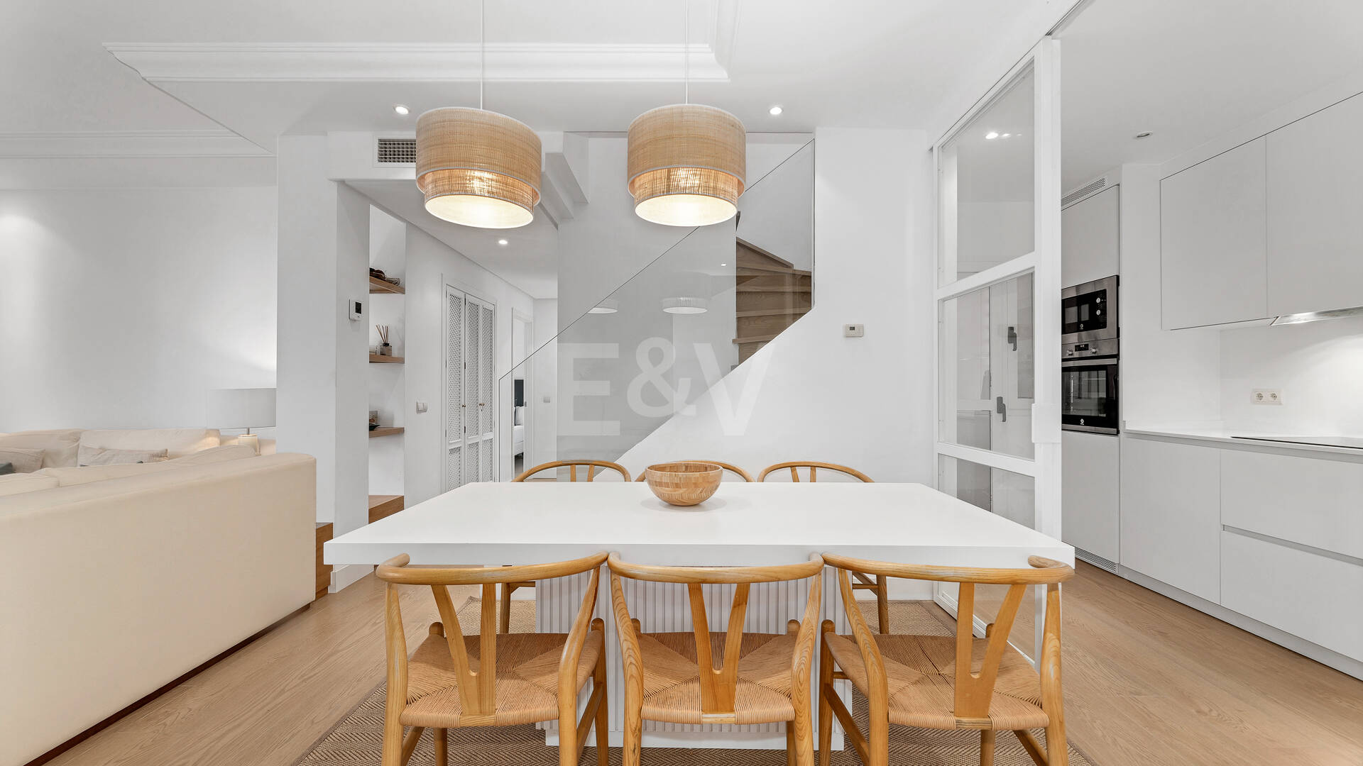 Ático junto a la playa en Elviria totalmente modernizado