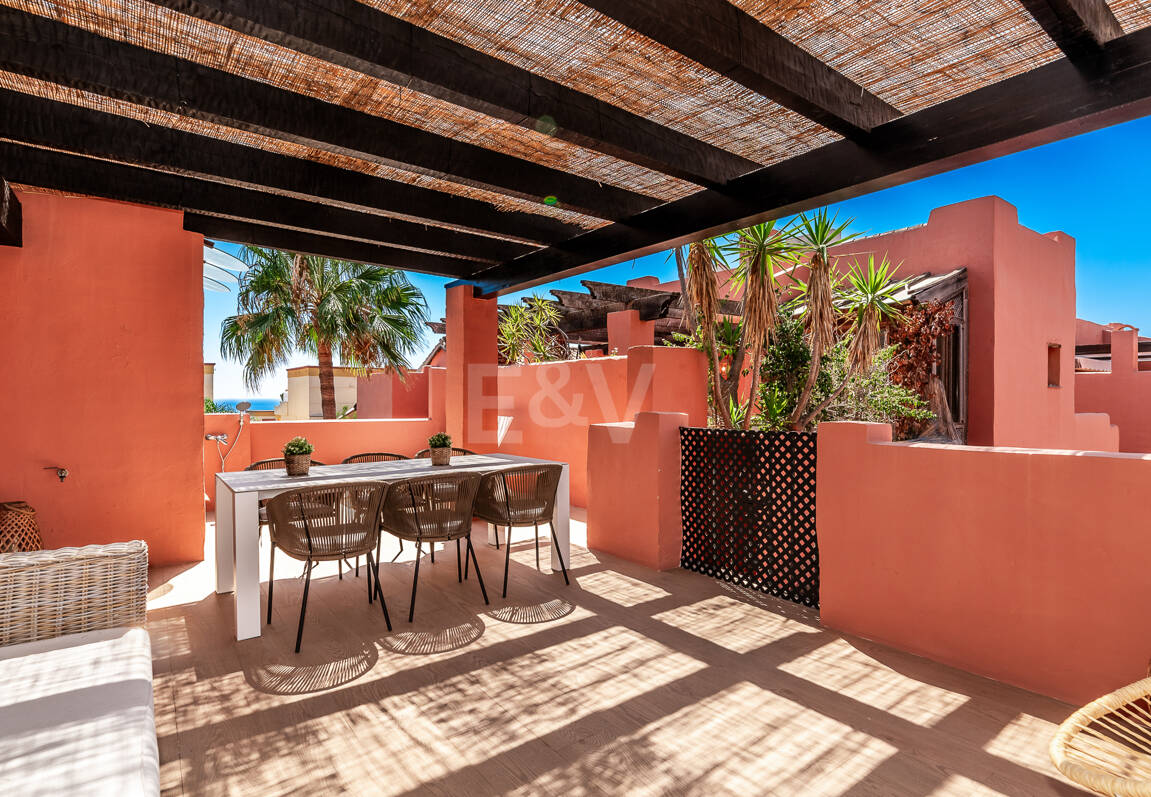 Fullt moderniserad Beachside Penthouse i Elviria