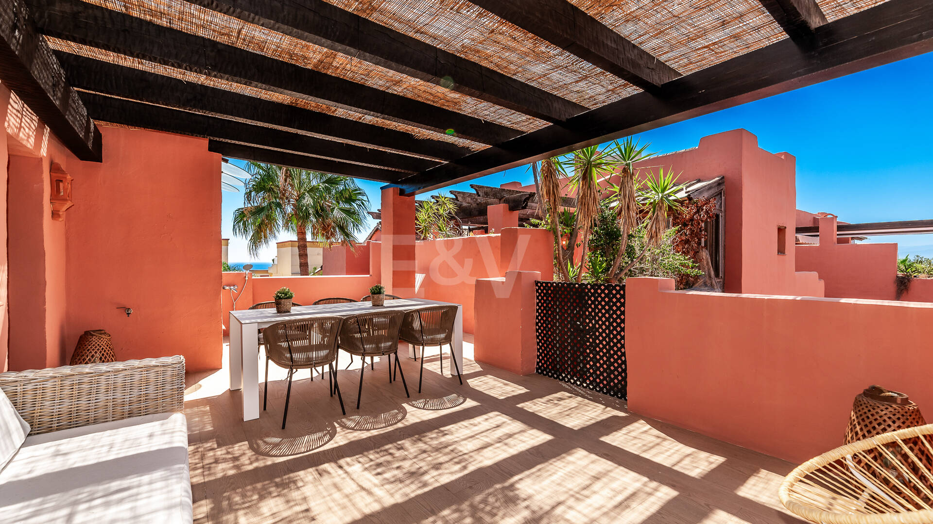 Ático junto a la playa en Elviria totalmente modernizado