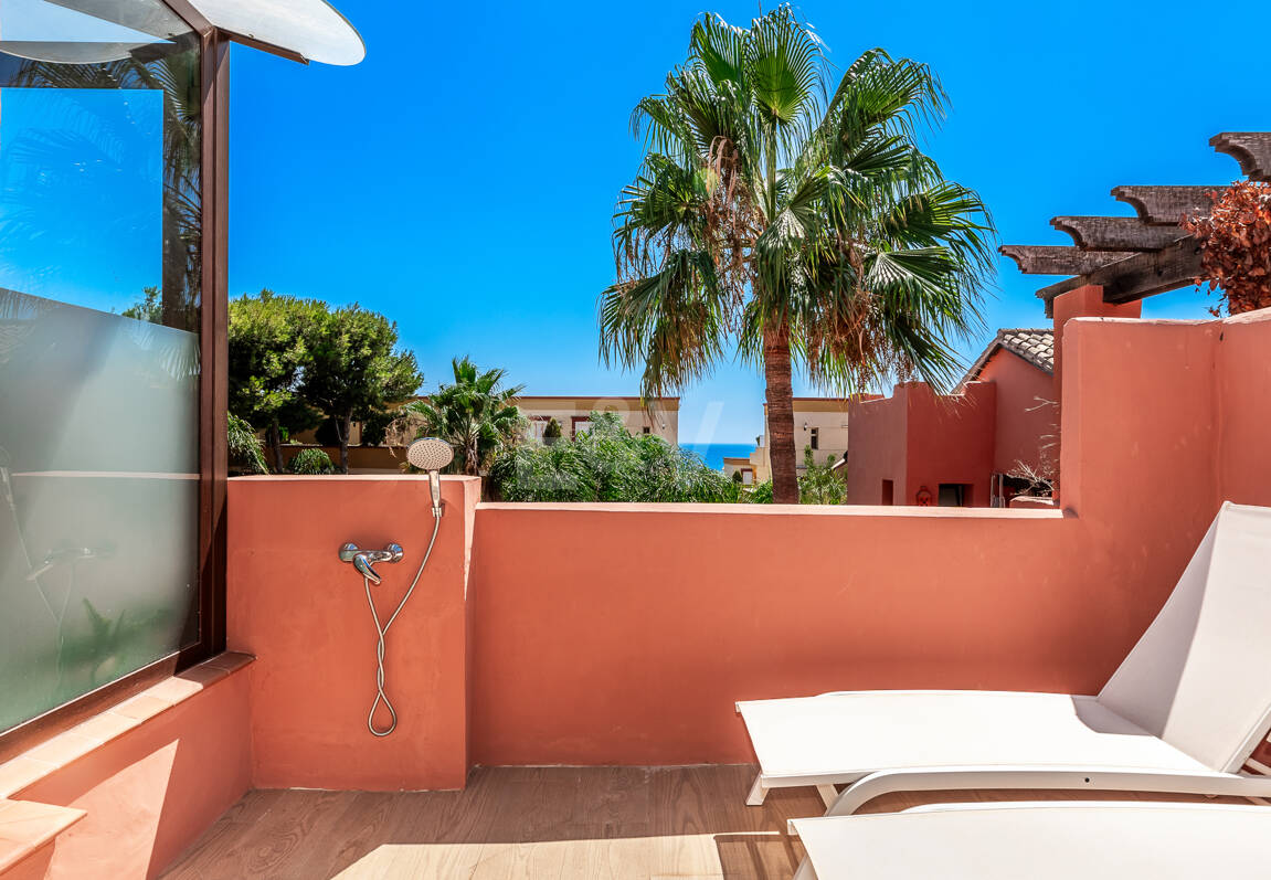 Fullt moderniserad Beachside Penthouse i Elviria