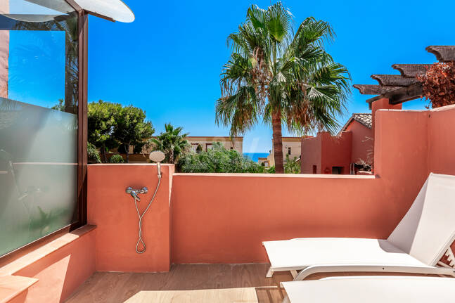 Fullt moderniserad Beachside Penthouse i Elviria