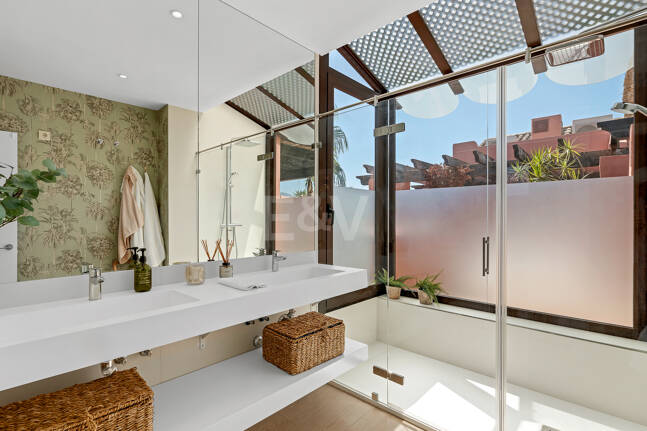 Fullt moderniserad Beachside Penthouse i Elviria