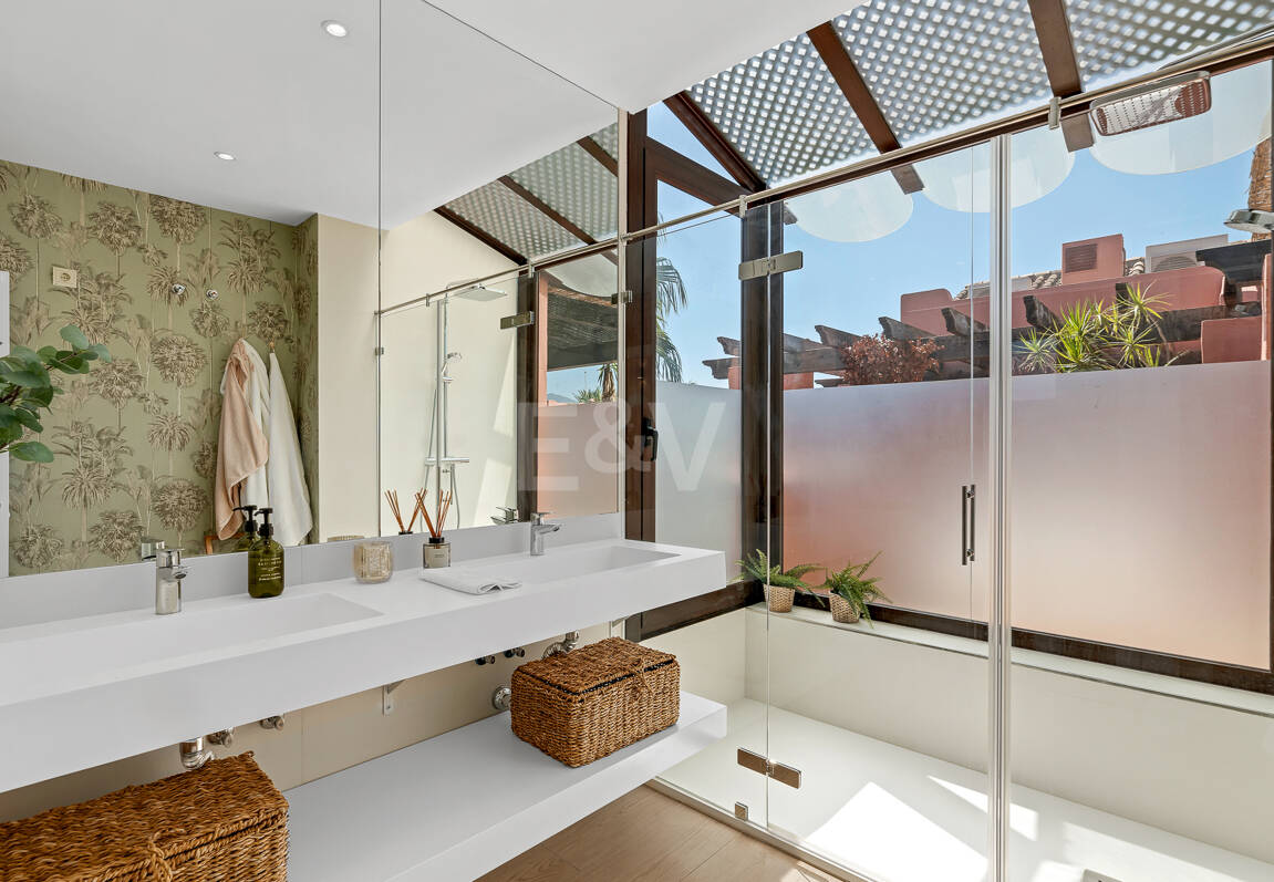 Fullt moderniserad Beachside Penthouse i Elviria