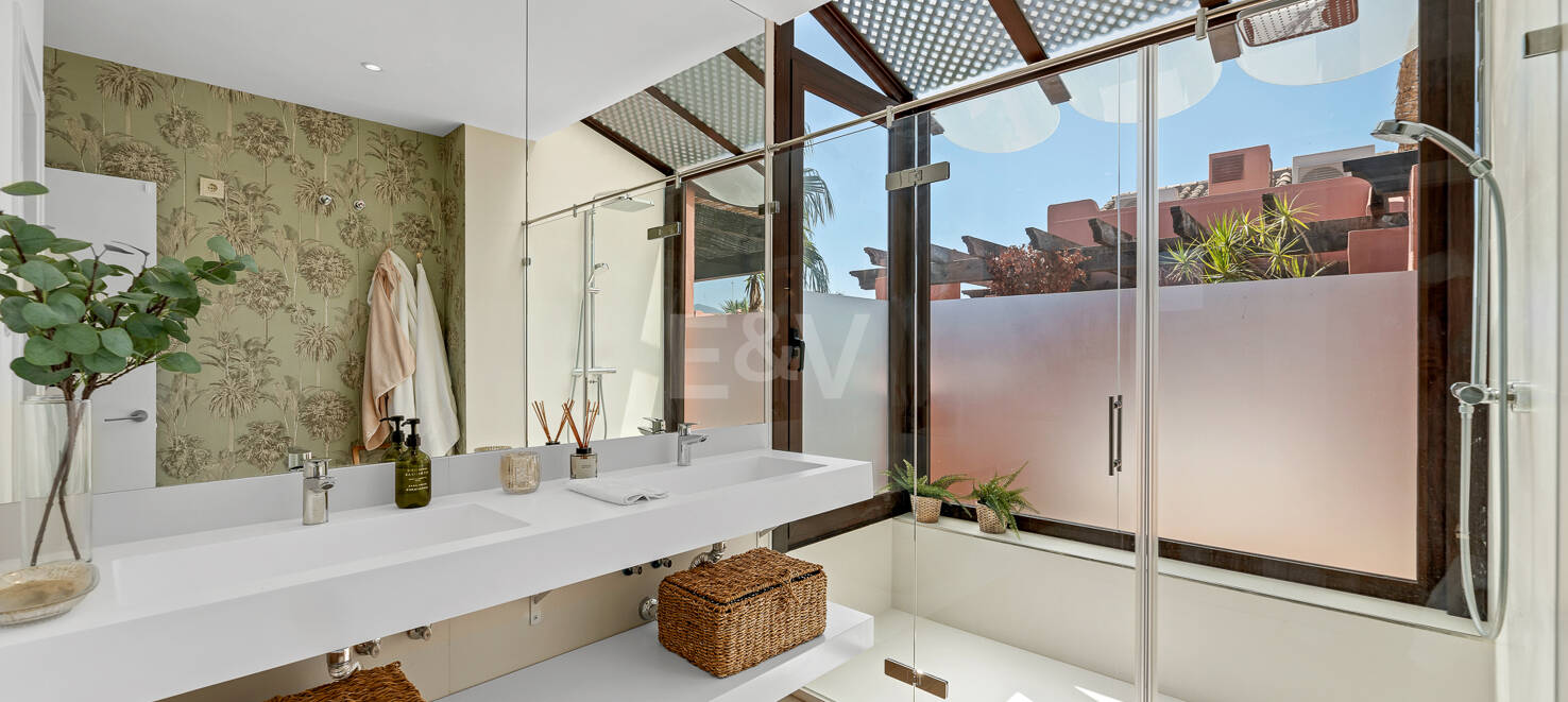 Entièrement modernisé Beachside Penthouse en Elviria