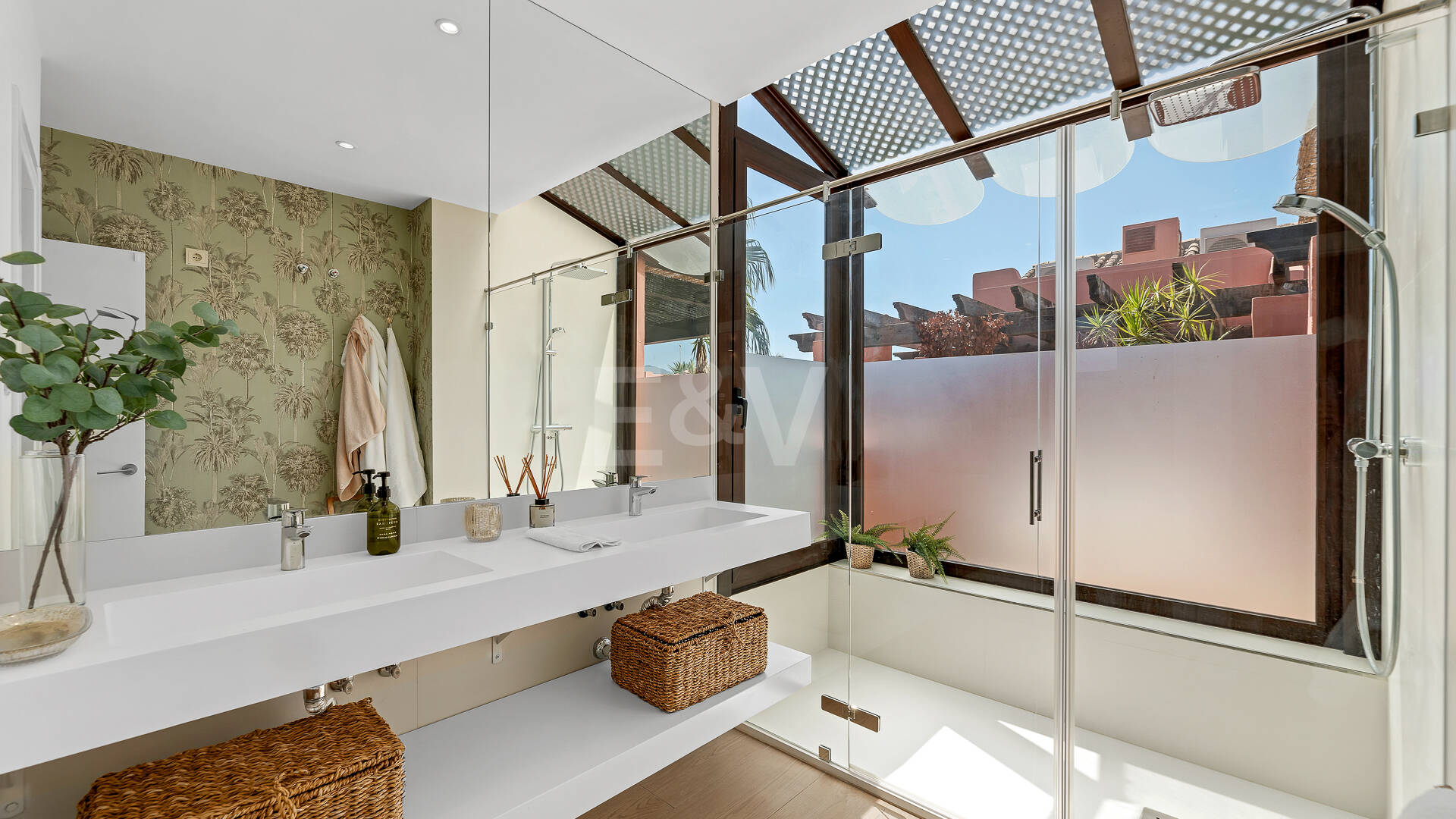 Fullt moderniserad Beachside Penthouse i Elviria