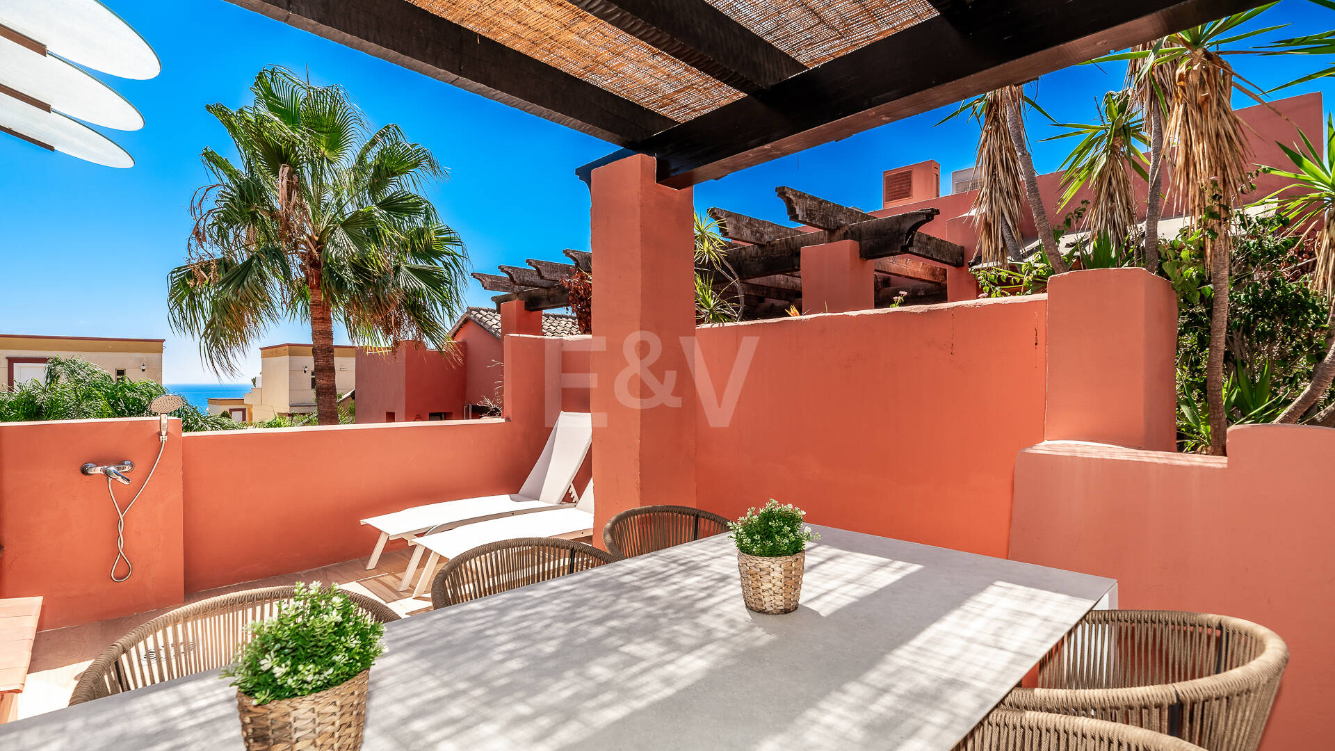 Fullt moderniserad Beachside Penthouse i Elviria