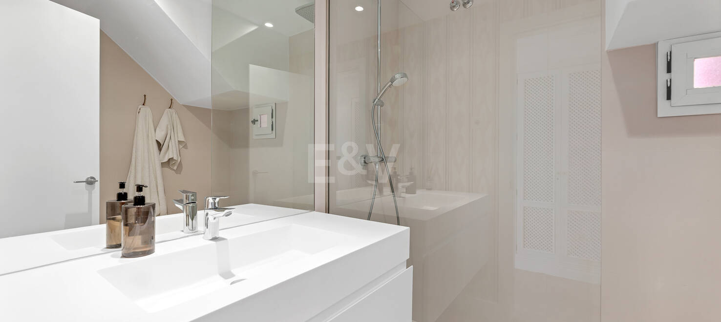 Entièrement modernisé Beachside Penthouse en Elviria