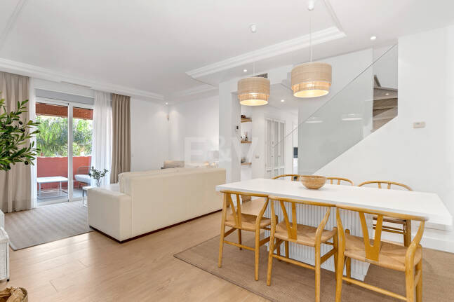 Fullt moderniserad Beachside Penthouse i Elviria