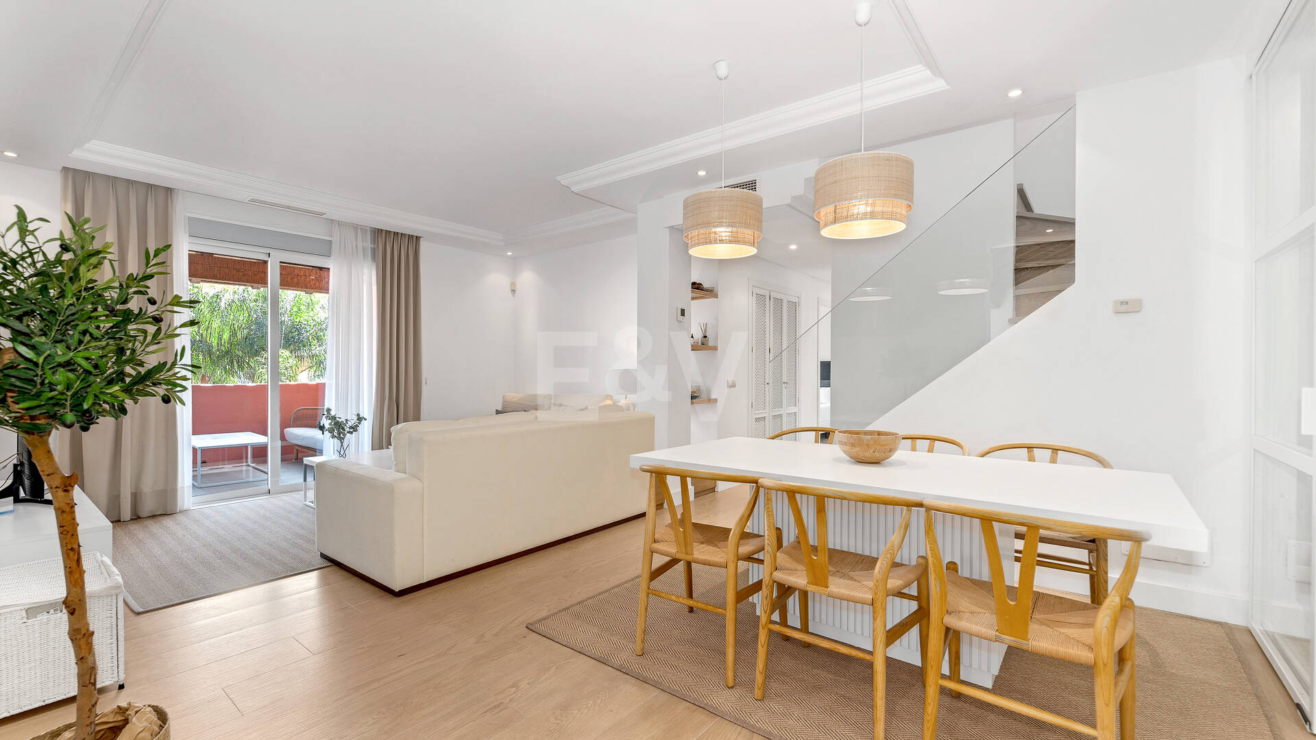 Fullt moderniserad Beachside Penthouse i Elviria