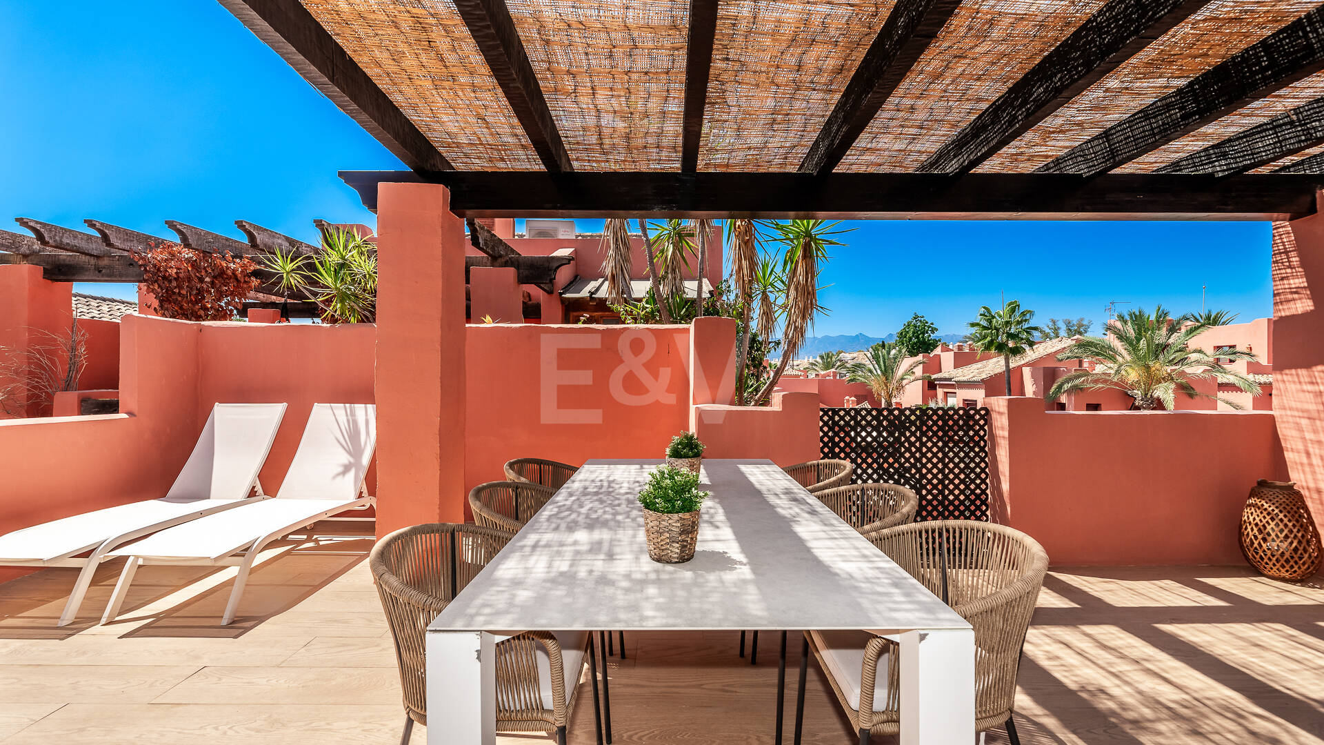 Fullt moderniserad Beachside Penthouse i Elviria