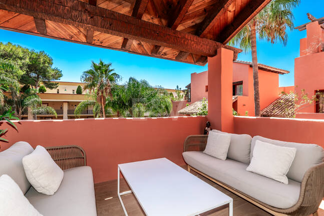 Fullt moderniserad Beachside Penthouse i Elviria