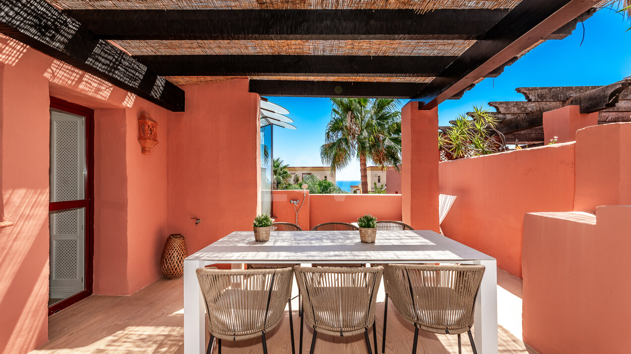 Ático junto a la playa en Elviria totalmente modernizado