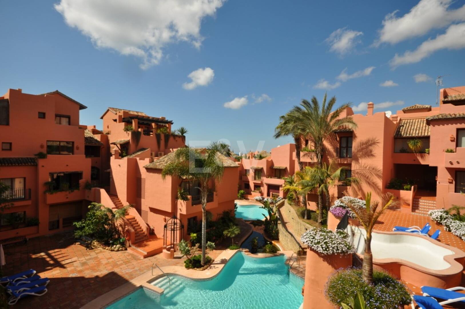 Ático junto a la playa en Elviria totalmente modernizado