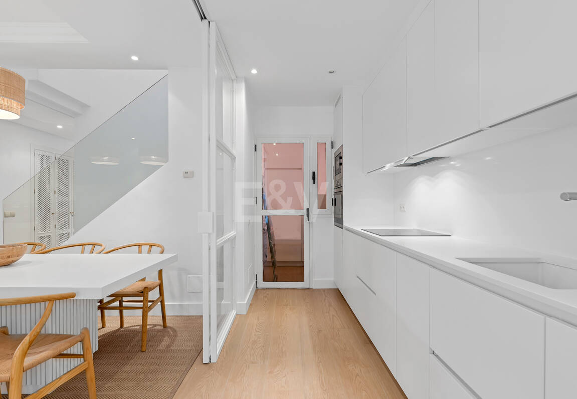 Fullt moderniserad Beachside Penthouse i Elviria