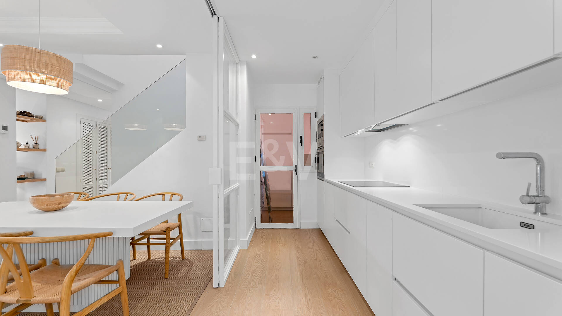 Fullt moderniserad Beachside Penthouse i Elviria