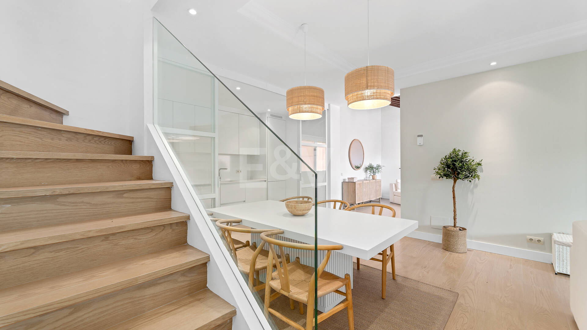 Fullt moderniserad Beachside Penthouse i Elviria