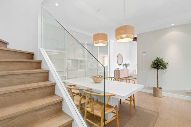 Fullt moderniserad Beachside Penthouse i Elviria