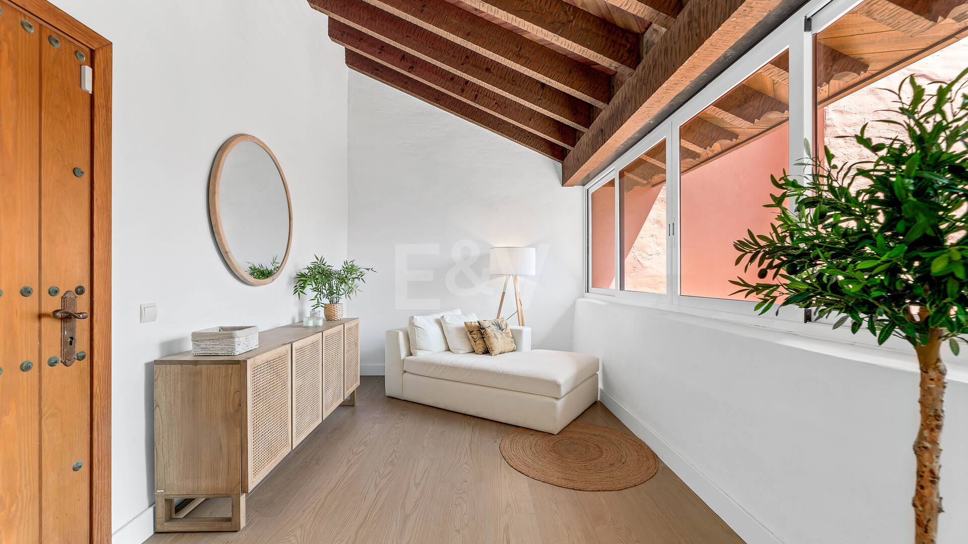 Fullt moderniserad Beachside Penthouse i Elviria