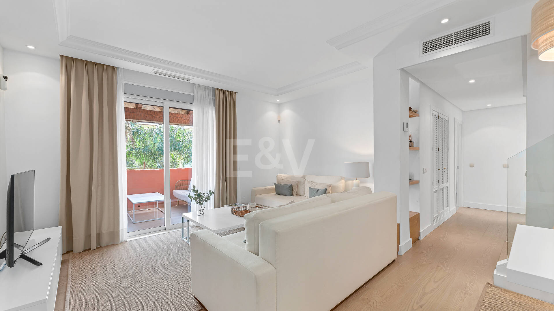 Fullt moderniserad Beachside Penthouse i Elviria