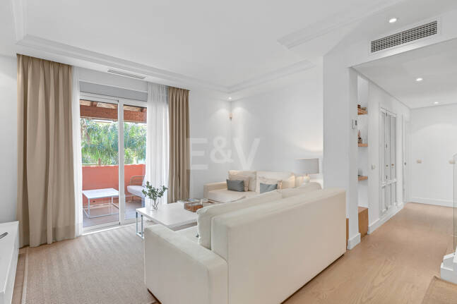 Fullt moderniserad Beachside Penthouse i Elviria