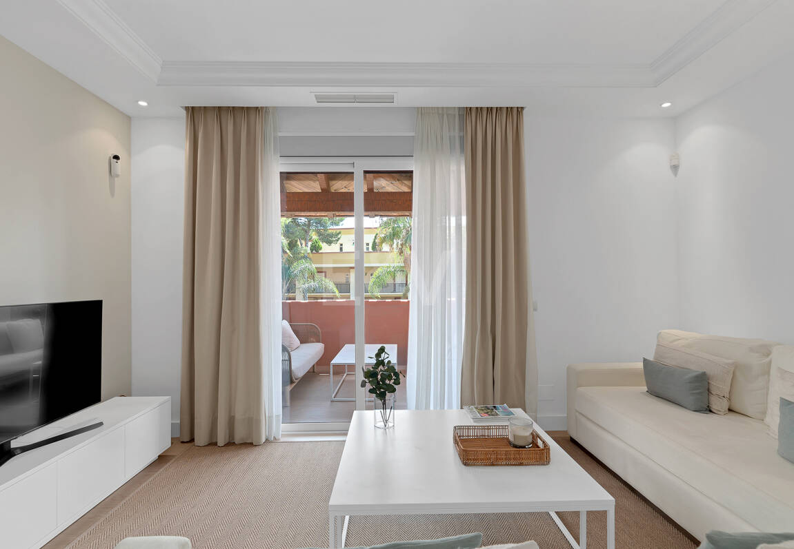 Fullt moderniserad Beachside Penthouse i Elviria