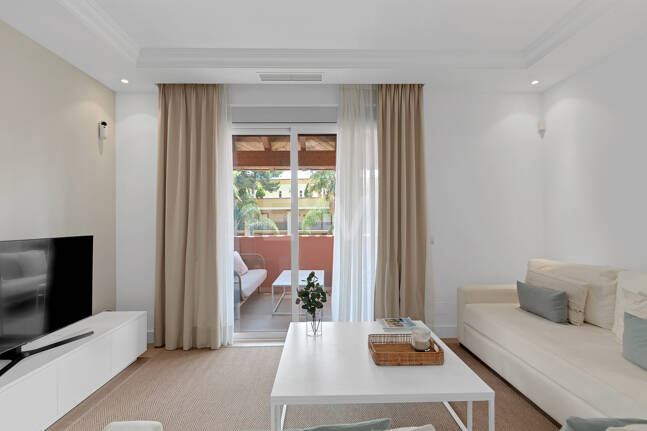 Fullt moderniserad Beachside Penthouse i Elviria