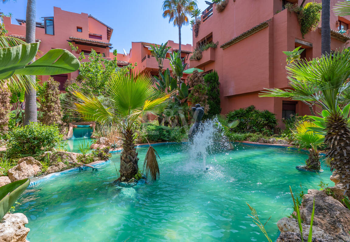 Fullt moderniserad Beachside Penthouse i Elviria