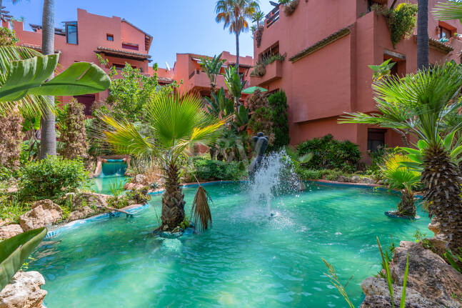 Fullt moderniserad Beachside Penthouse i Elviria