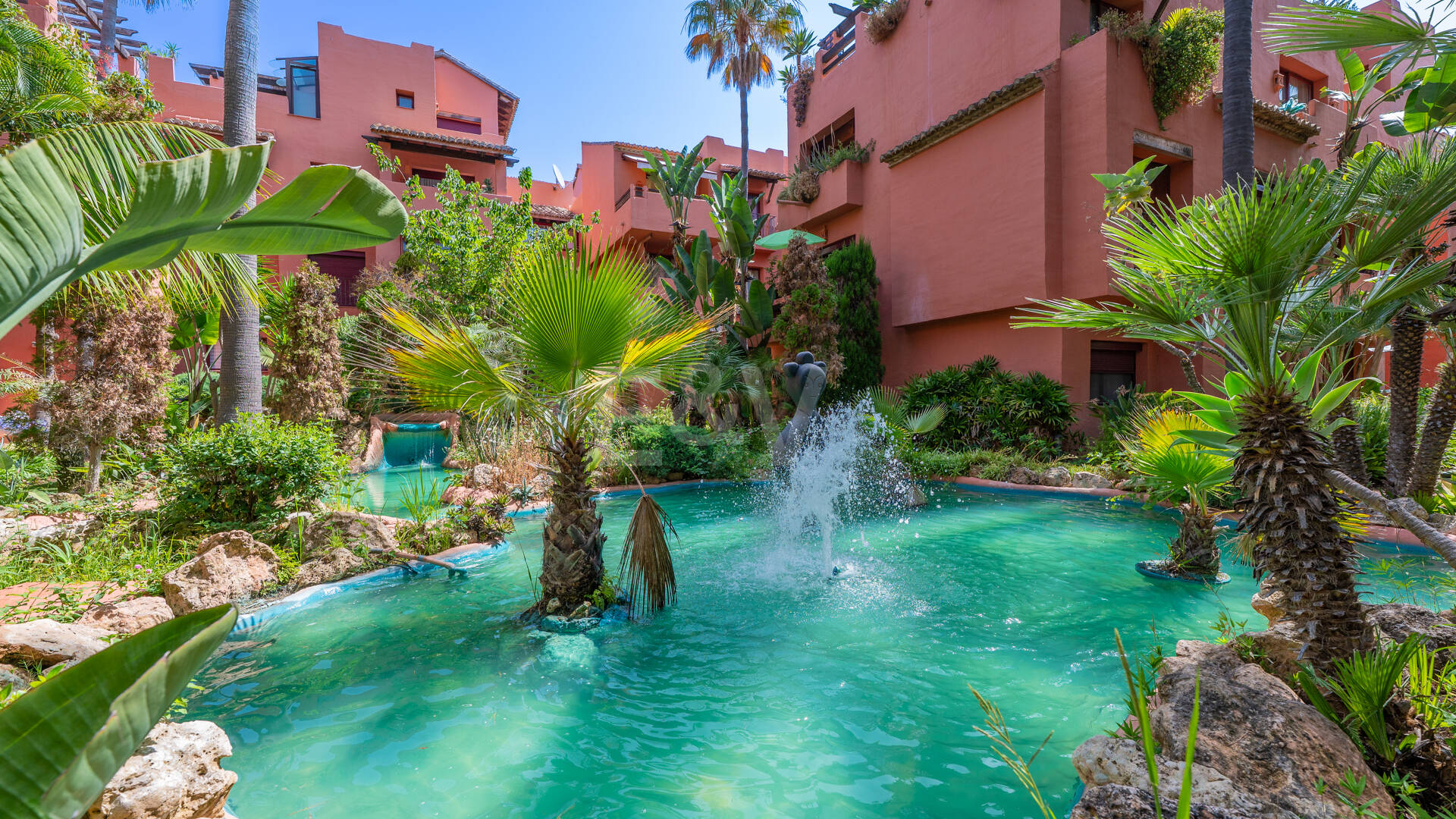 Fullt moderniserad Beachside Penthouse i Elviria