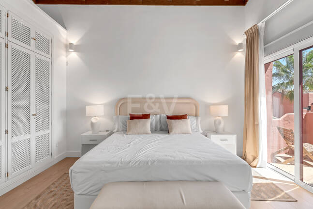 Fullt moderniserad Beachside Penthouse i Elviria