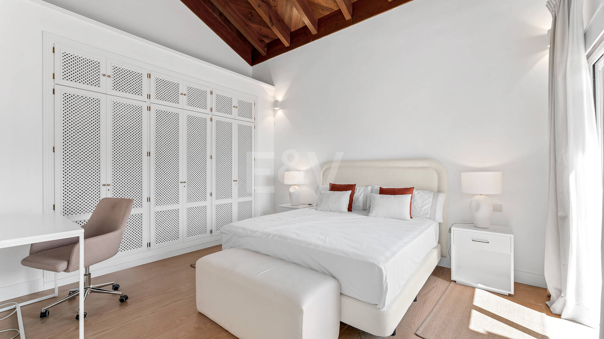 Ático junto a la playa en Elviria totalmente modernizado