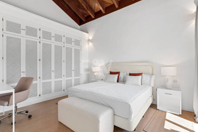 Fullt moderniserad Beachside Penthouse i Elviria