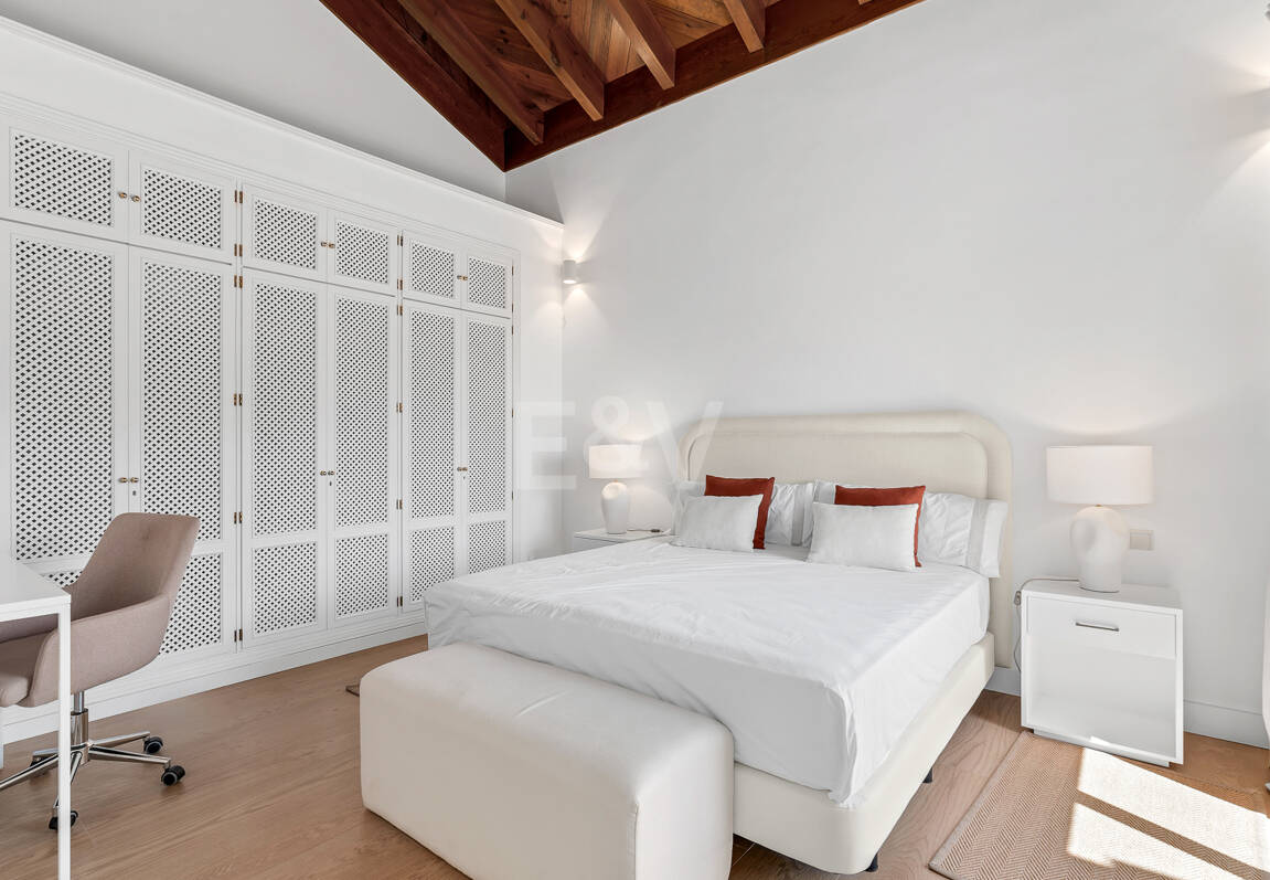 Fullt moderniserad Beachside Penthouse i Elviria