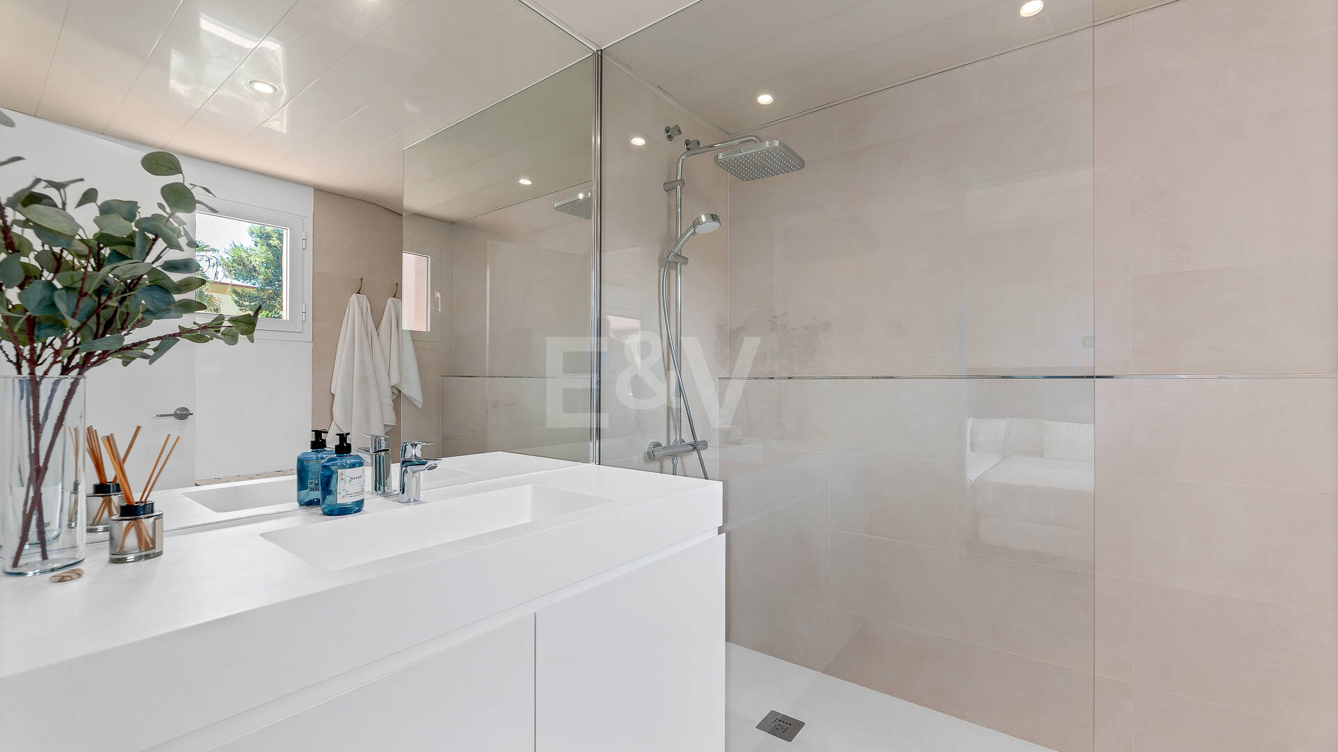 Ático junto a la playa en Elviria totalmente modernizado