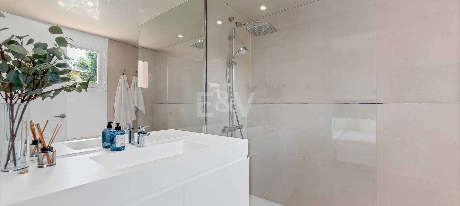 Entièrement modernisé Beachside Penthouse en Elviria