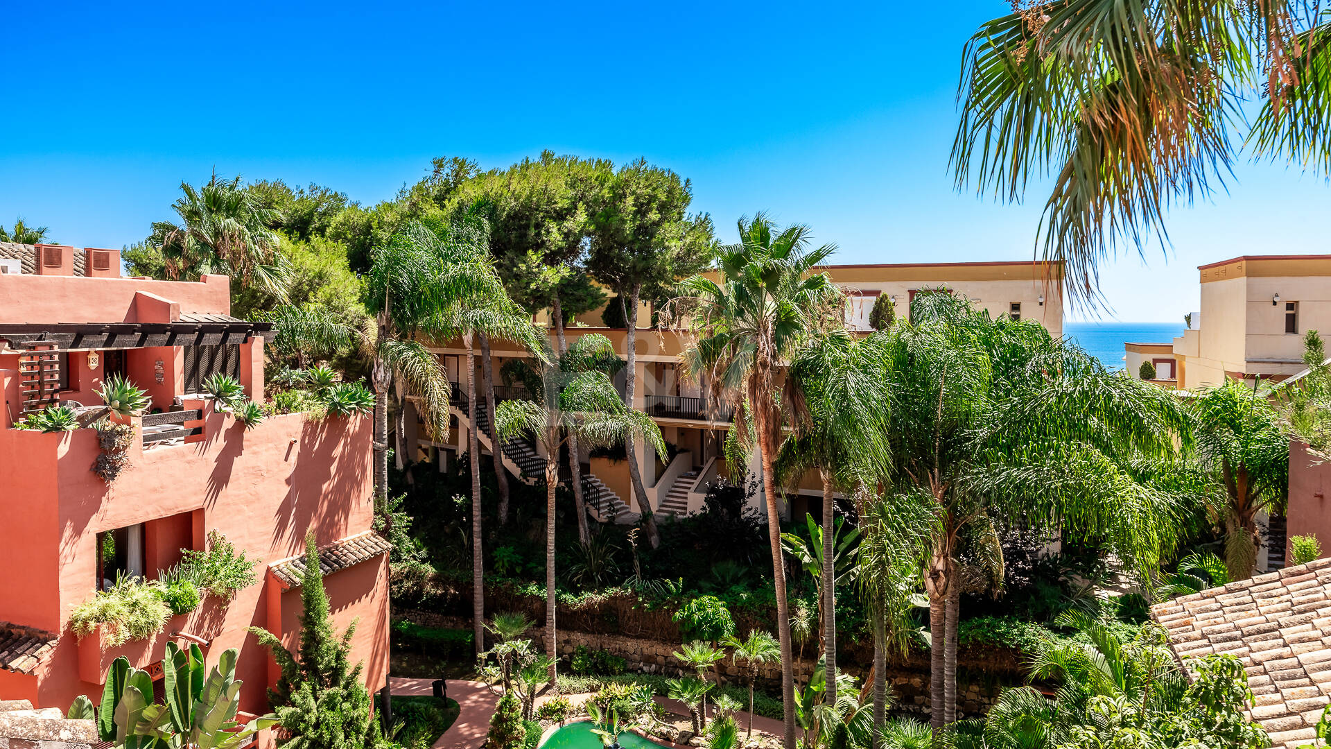 Fullt moderniserad Beachside Penthouse i Elviria