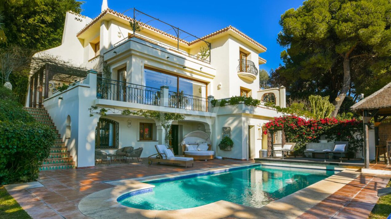 Mediterrane Villa in Rio Real mit freiem Meerblick