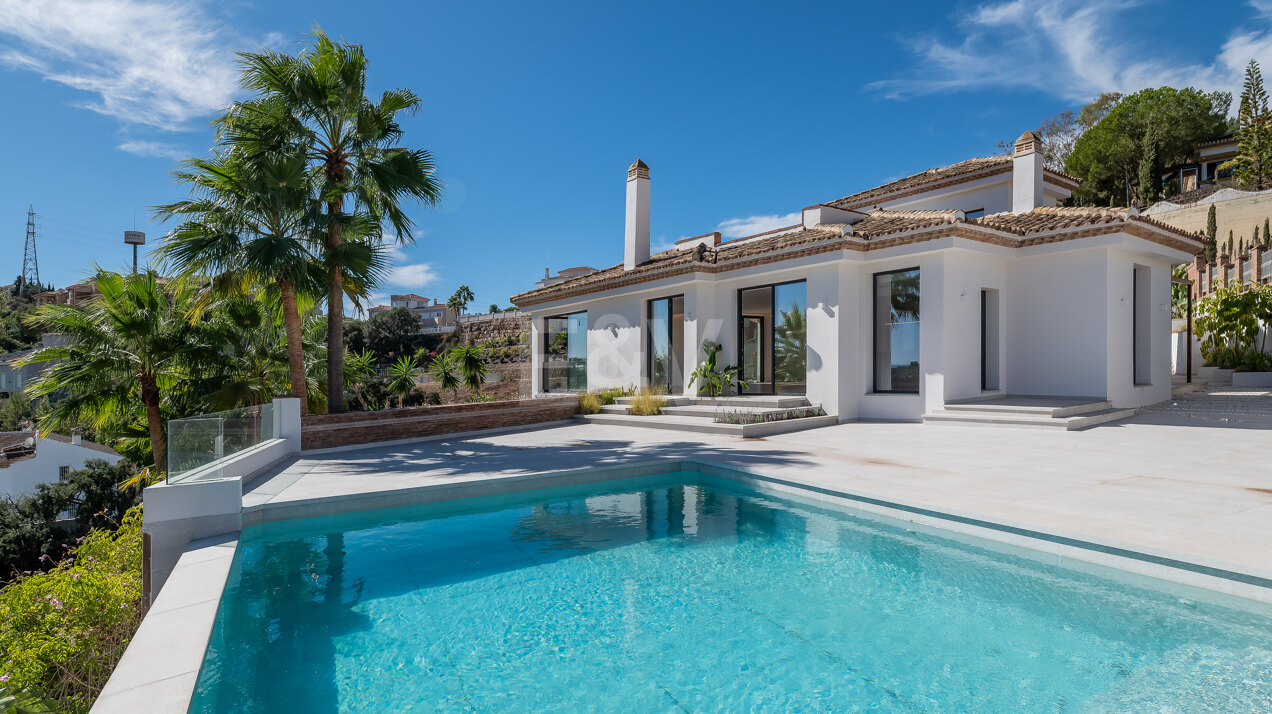 Luxuriöse renovierte Villa in Elviria mit spektakulärem Meerblick u. Golfblick