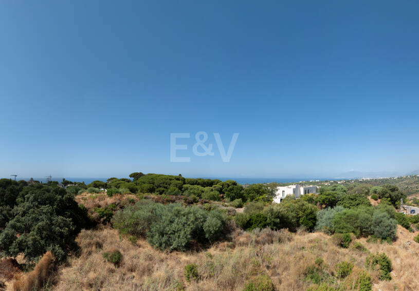 Grundstück in bester Lage mit Projekt für eine moderne Villa mit Meerblick