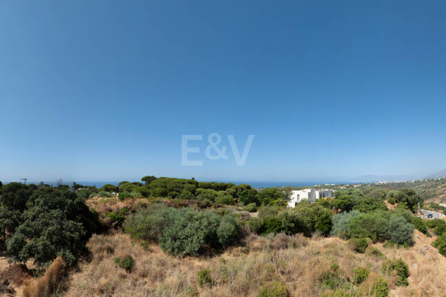 Grundstück in bester Lage mit Projekt für eine moderne Villa mit Meerblick