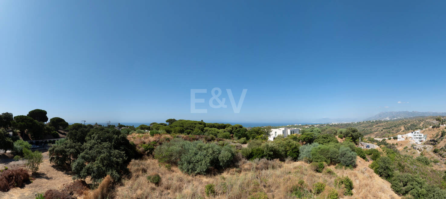 Grundstück in bester Lage mit Projekt für eine moderne Villa mit Meerblick