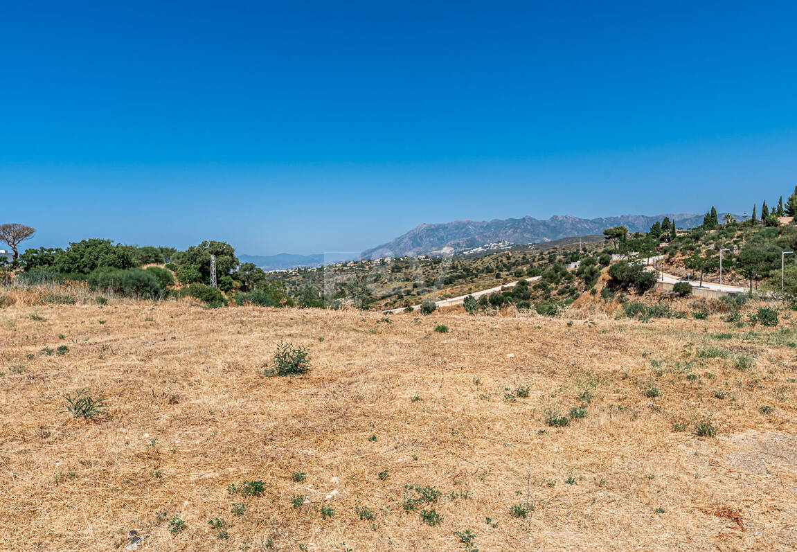 Grundstück in bester Lage mit Projekt für eine moderne Villa mit Meerblick