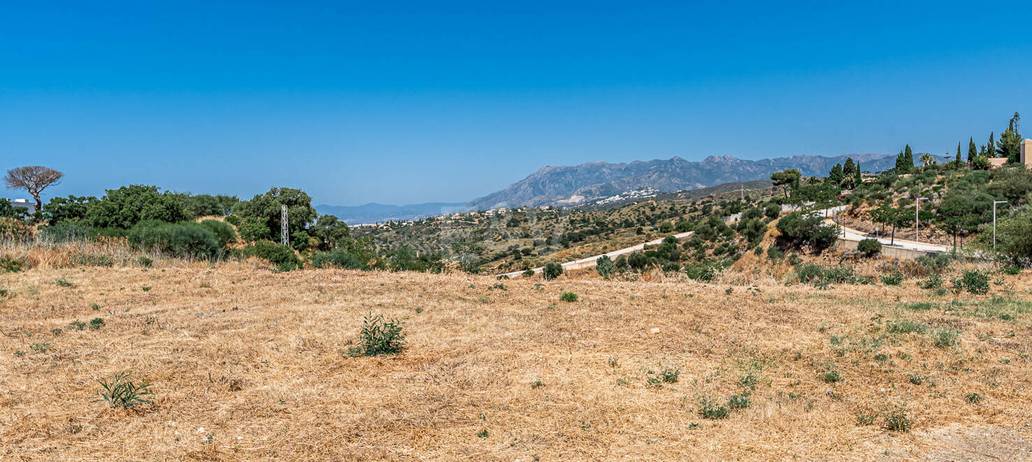 Grundstück in bester Lage mit Meerblick in Elviria