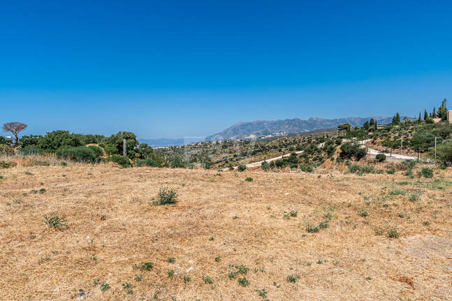 Grundstück in bester Lage mit Projekt für eine moderne Villa mit Meerblick