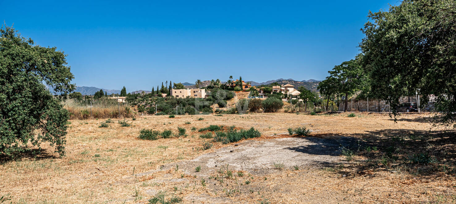 Grundstück in bester Lage mit Meerblick in Elviria