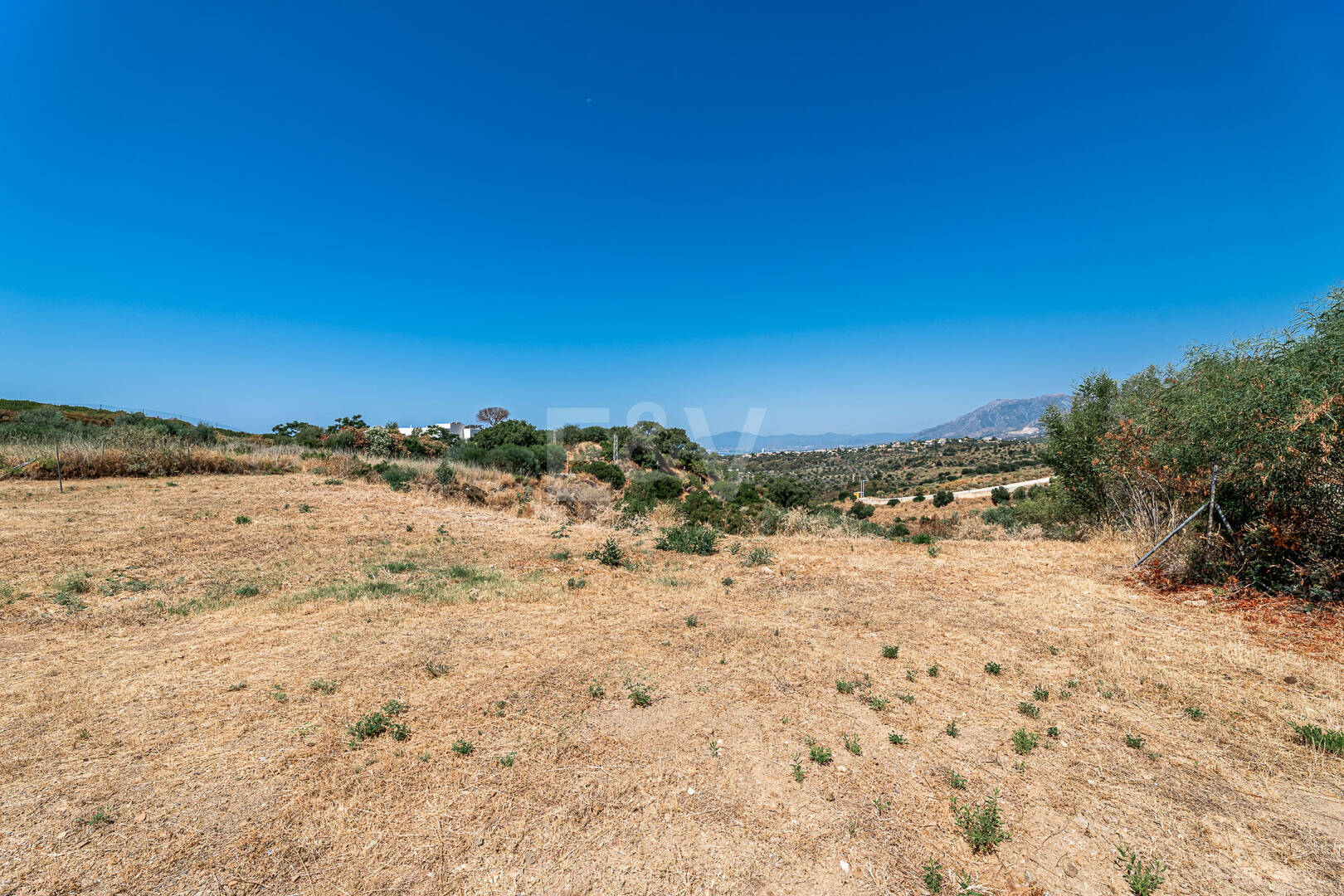 Grundstück in bester Lage mit Projekt für eine moderne Villa mit Meerblick