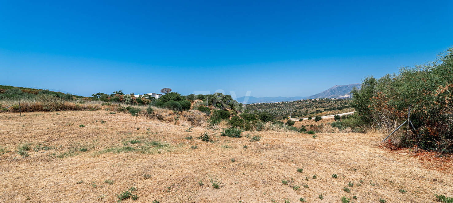 Grundstück in bester Lage mit Meerblick in Elviria
