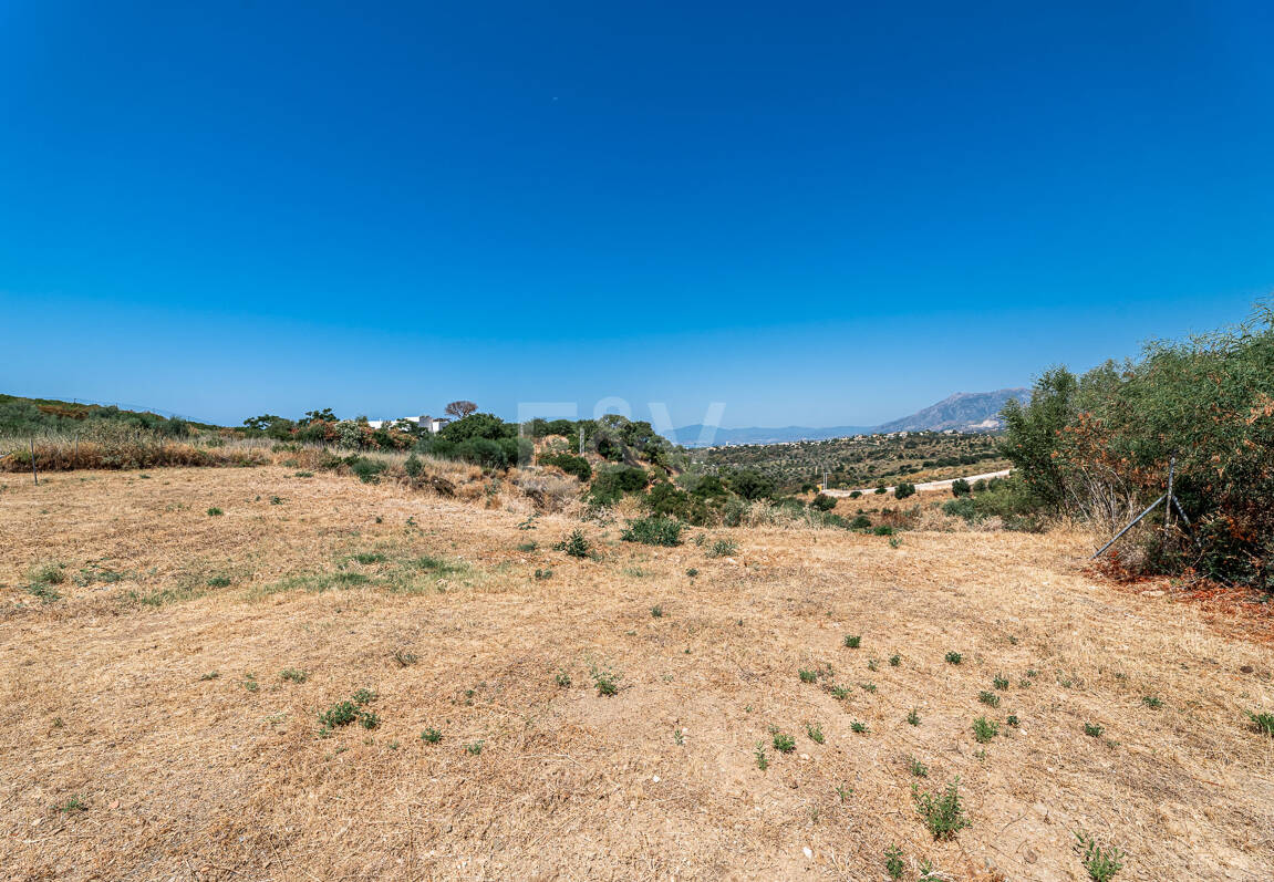Grundstück in bester Lage mit Projekt für eine moderne Villa mit Meerblick