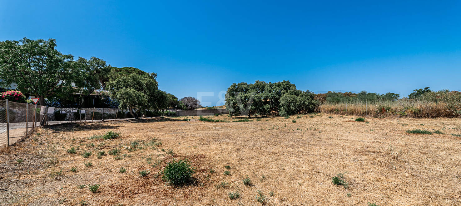 Grundstück in bester Lage mit Meerblick in Elviria