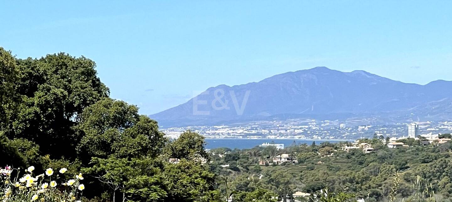 Grundstück in bester Lage mit Meerblick in Elviria